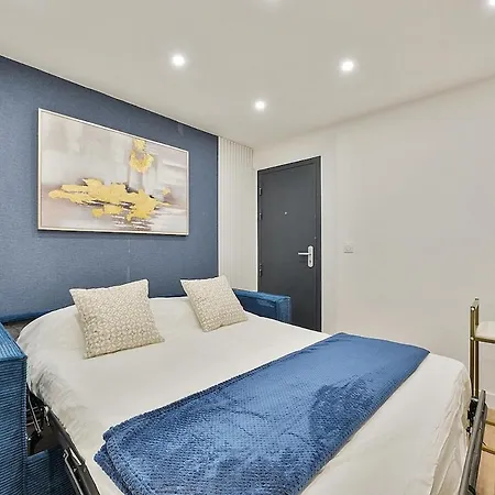 Welcome To Azure Escape Daire